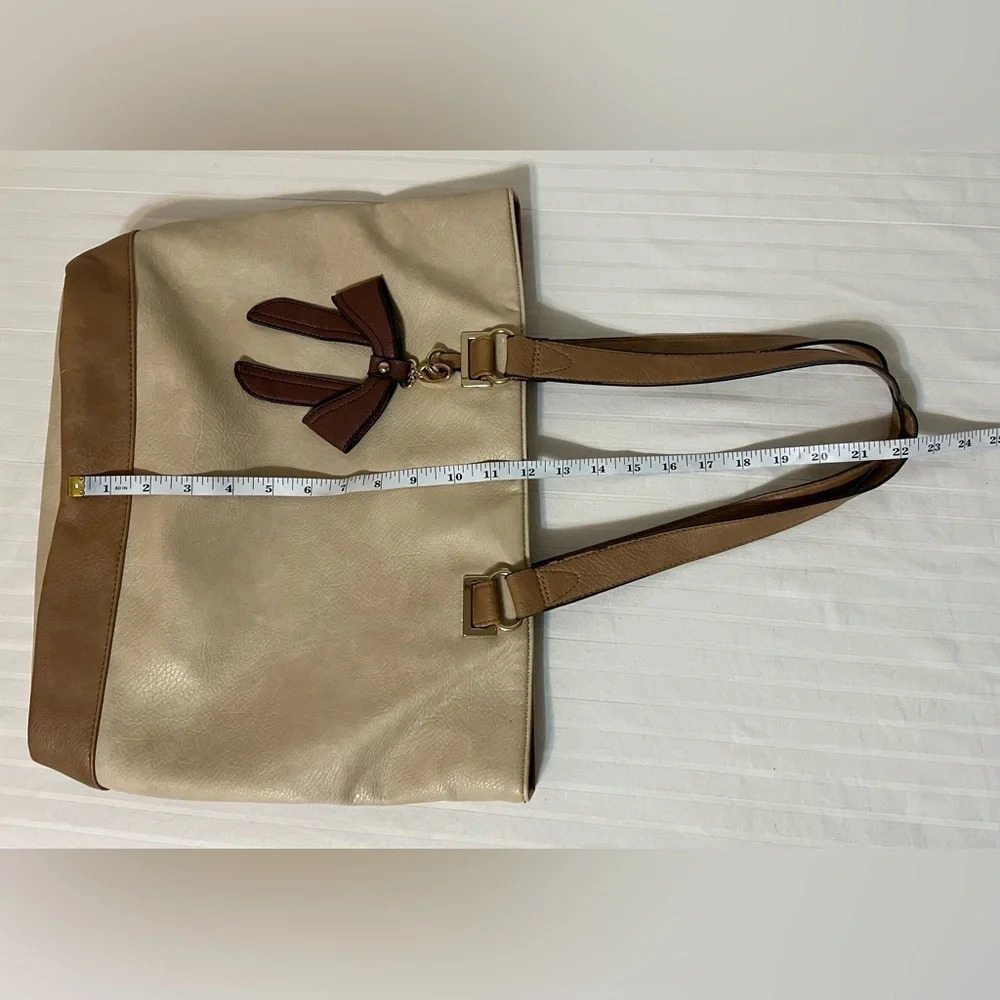 LaTique Ellis Bowtique Shoulder Bag Purse - Picture 6 of 13